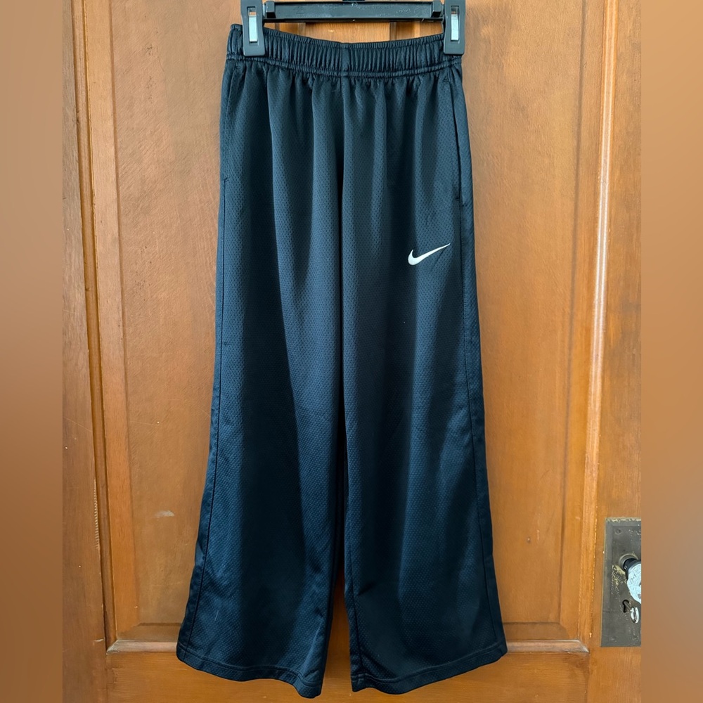 #8 Boys NIKE VVGUC YM Youth Medium Black dri-fit pants